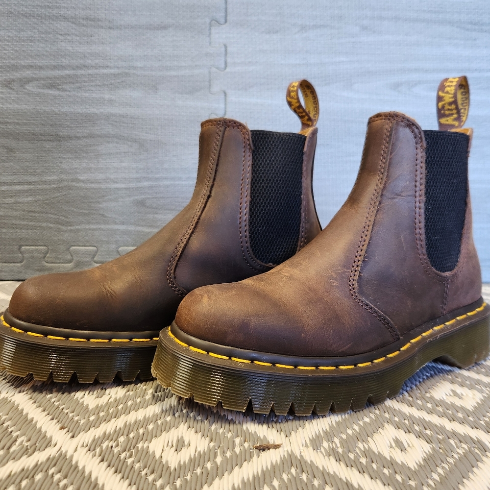 Dr. Martens Chelsea boots Unisex size 37 (women's 6, men's 5)